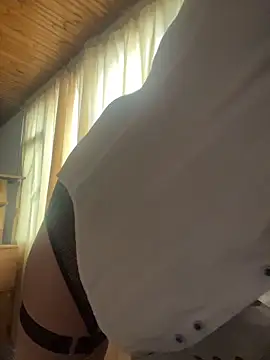 Elle Lee  online show from 11-13-25, 04:39