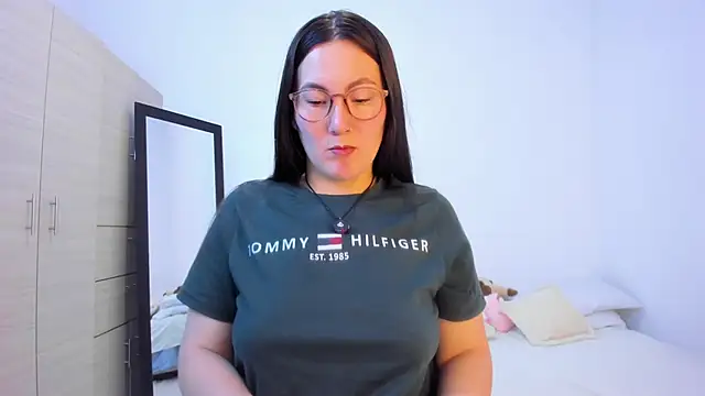 Elle Lee  online show from 11-27-25, 03:36