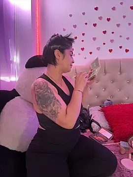 karenlennox1 online show from 03-08-26, 08:45