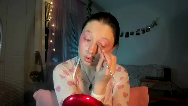 Snapshot of Jenny_darling_love chatting on 04-17-26, 06:11 Jenny darling love online show from 04-17-26, 06:11
