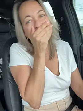 Snapshot of Cherry-red-xo chatting on 09-24-25, 04:32 Cherry-red-xo online show from 09-24-25, 04:32