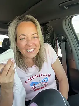 Snapshot of Cherry-red-xo chatting on 10-13-25, 04:51 Cherry-red-xo online show from 10-13-25, 04:51