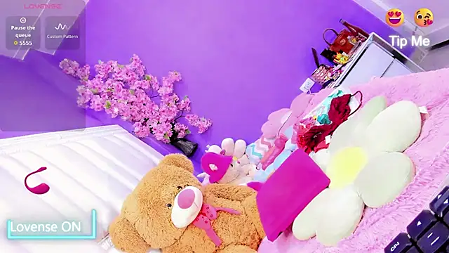 Snapshot of Catt_Alexxa chatting on 10-04-25, 09:40 Catt Alexxa online show from 10-04-25, 09:40