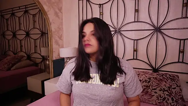 Snapshot of Sophia_wilsonn_ chatting on 02-13-26, 10:44 Sophia wilsonn online show from 02-13-26, 10:44