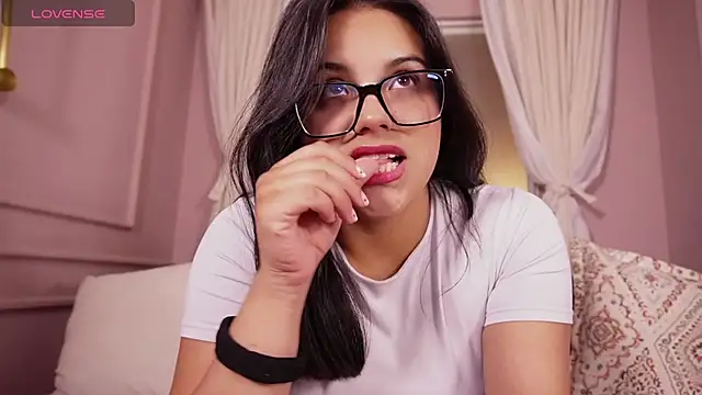 Snapshot of Sophia_wilsonn_ chatting on 02-17-26, 05:19 Sophia wilsonn online show from 02-17-26, 05:19