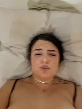 Snapshot of Xladycharme chatting on 10-28-25, 05:26 Xladycharme online show from 10-28-25, 05:26