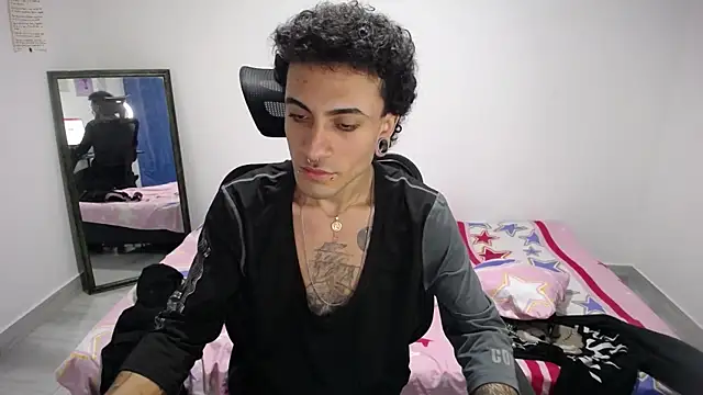 Snapshot of present_the_magic chatting on 11-10-25, 05:39 present the magic online show from 11-10-25, 05:39