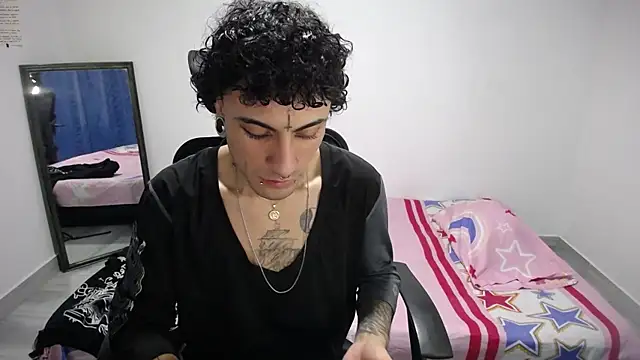 Snapshot of present_the_magic chatting on 11-11-25, 05:07 present the magic online show from 11-11-25, 05:07