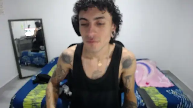 Snapshot of present_the_magic chatting on 11-20-25, 05:29 present the magic online show from 11-20-25, 05:29