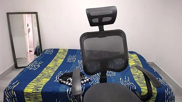 Snapshot of present_the_magic chatting on 11-24-25, 06:18 present the magic online show from 11-24-25, 06:18