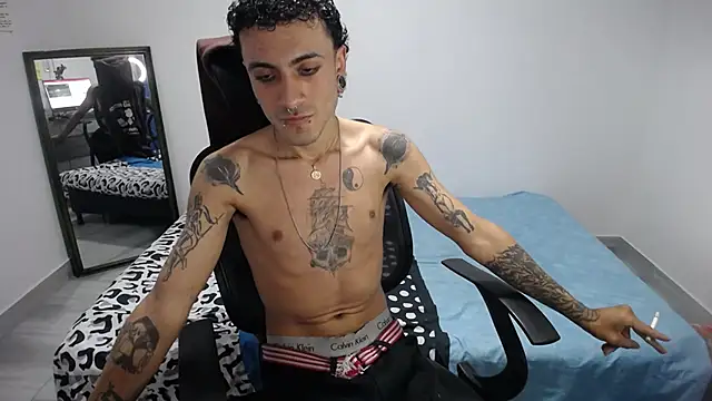 Snapshot of present_the_magic chatting on 12-03-25, 05:11 present the magic online show from 12-03-25, 05:11