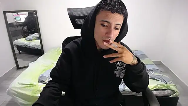 Snapshot of present_the_magic chatting on 01-11-26, 03:55 present the magic online show from 01-11-26, 03:55