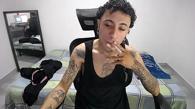 Snapshot of present_the_magic chatting on 01-11-26, 06:35 present the magic online show from 01-11-26, 06:35