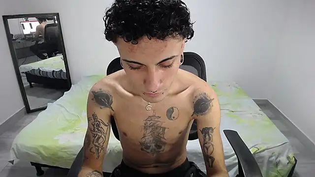 Snapshot of present_the_magic chatting on 01-12-26, 05:29 present the magic online show from 01-12-26, 05:29