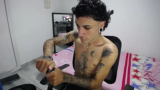 Snapshot of present_the_magic chatting on 01-15-26, 06:33 present the magic online show from 01-15-26, 06:33