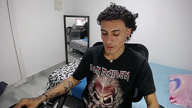 Snapshot of present_the_magic chatting on 01-16-26, 06:39 present the magic online show from 01-16-26, 06:39