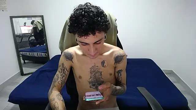 Snapshot of present_the_magic chatting on 03-06-26, 06:26 present the magic online show from 03-06-26, 06:26