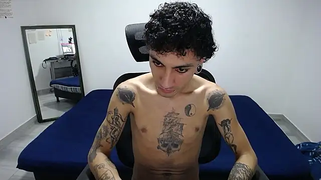 Snapshot of present_the_magic chatting on 03-07-26, 08:17 present the magic online show from 03-07-26, 08:17