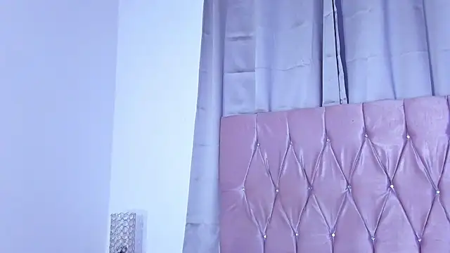 Snapshot of Ashley_piinkk_ chatting on 02-10-25, 11:04 Ashley piinkk online show from 02-10-25, 11:04