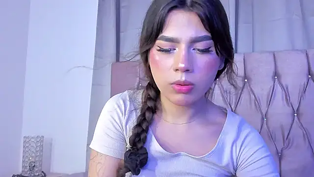 Snapshot of Ashley_piinkk_ chatting on 03-21-25, 05:43 Ashley piinkk online show from 03-21-25, 05:43