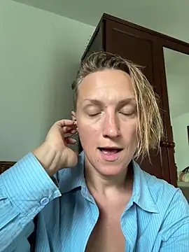 Snapshot of UmaTruewoman chatting on 05-05-26, 05:26 UmaTruewoman online show from 05-05-26, 05:26