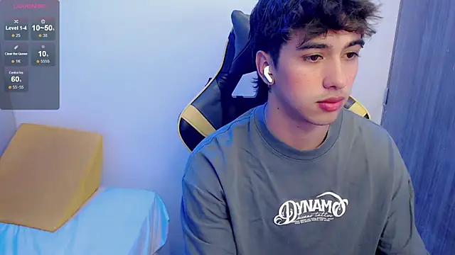 Snapshot of Jake_tripp chatting on 10-04-25, 03:26 Jake tripp online show from 10-04-25, 03:26