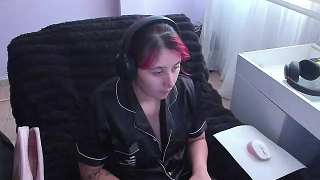 bonnie moon  online show from 10-11-25, 08:18