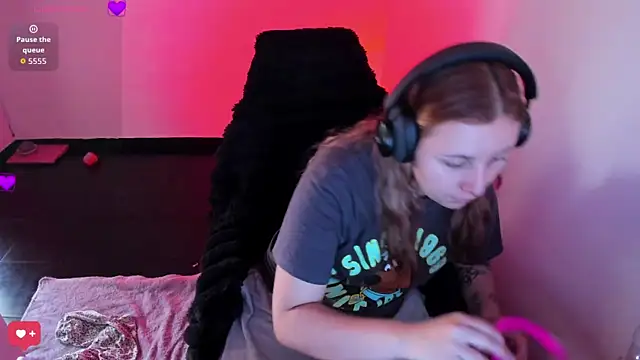 Snapshot of bonnie_moon_ chatting on 03-07-26, 06:27 bonnie moon online show from 03-07-26, 06:27