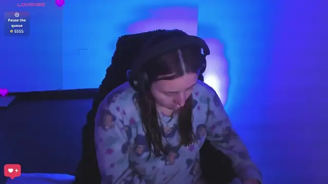 Snapshot of bonnie_moon_ chatting on 03-18-26, 06:22 bonnie moon online show from 03-18-26, 06:22