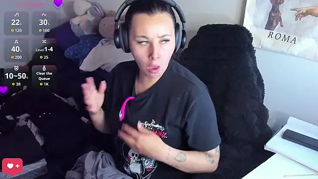 bonnie moon  online show from 06-14-26, 05:04
