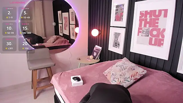 Kayla stern  online show from 11-06-25, 07:37