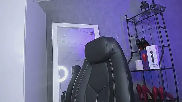 Tina Tayllor online show from 10-31-25, 06:53