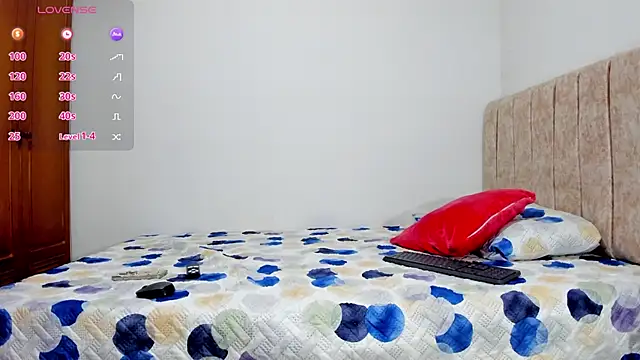 lizziemontana2 online show from 05-02-26, 01:27