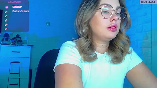 SuchCute online show from 03-04-25, 01:23