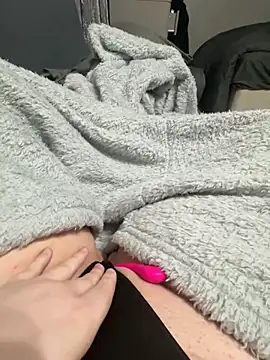 honeyyy24 online show from 02-04-25, 08:06