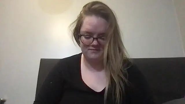 honeyyy24 online show from 11-08-25, 11:14