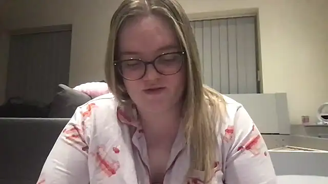 honeyyy24 online show from 05-06-26, 10:04