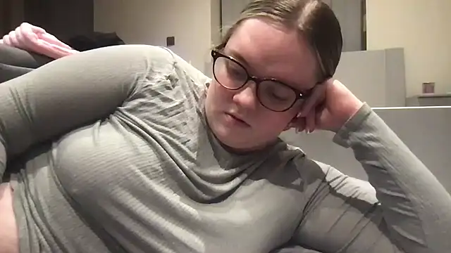 honeyyy24 online show from 05-09-26, 10:48