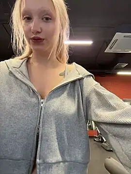 Snapshot of Milkyy_wway chatting on 02-22-26, 05:51 Milkyy wway online show from 02-22-26, 05:51