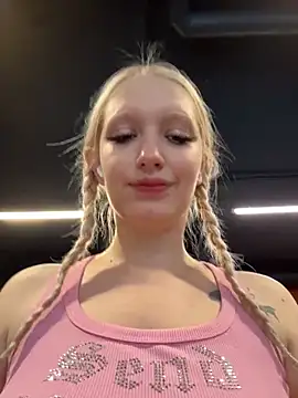 Snapshot of Milkyy_wway chatting on 03-02-26, 06:14 Milkyy wway online show from 03-02-26, 06:14