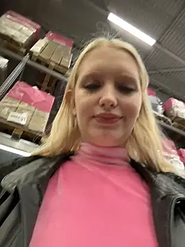 Snapshot of Milkyy_wway chatting on 03-08-26, 05:22 Milkyy wway online show from 03-08-26, 05:22