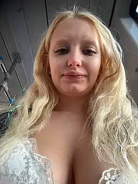 Snapshot of Milkyy_wway chatting on 03-11-26, 05:57 Milkyy wway online show from 03-11-26, 05:57