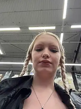 Snapshot of Milkyy_wway chatting on 03-19-26, 01:09 Milkyy wway online show from 03-19-26, 01:09