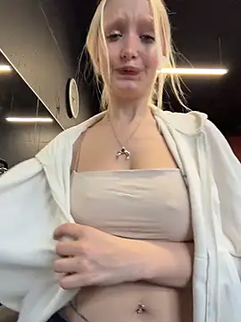 Snapshot of Milkyy_wway chatting on 03-20-26, 05:45 Milkyy wway online show from 03-20-26, 05:45