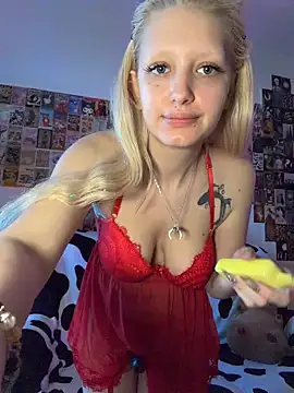 Snapshot of Milkyy_wway chatting on 03-23-26, 05:11 Milkyy wway online show from 03-23-26, 05:11