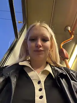 Snapshot of Milkyy_wway chatting on 03-27-26, 03:12 Milkyy wway online show from 03-27-26, 03:12