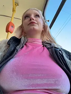 Snapshot of Milkyy_wway chatting on 03-28-26, 05:18 Milkyy wway online show from 03-28-26, 05:18