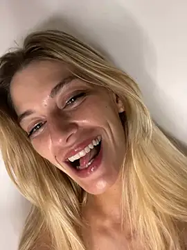 Lolitaxlola online show from 06-25-26, 05:12