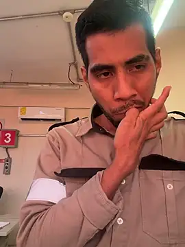 Snapshot of EnriquePersian197 chatting on 02-02-26, 07:56 EnriquePersian197 online show from 02-02-26, 07:56