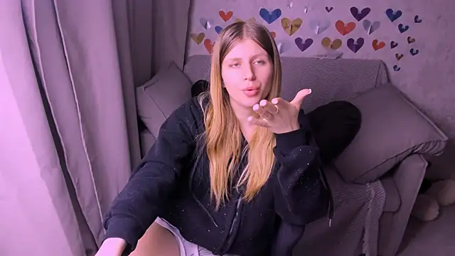 kirraa  online show from 02-15-25, 07:39